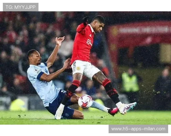 拉什福德反击单挑后卫后轻松推射