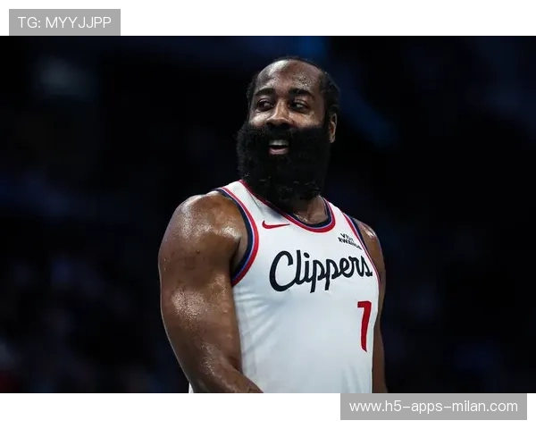 哈登突破吸引三人，外线终于被解放