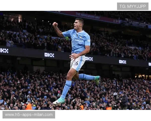 曼城稳固结构后连续推进成功,罗德里冷静处理球