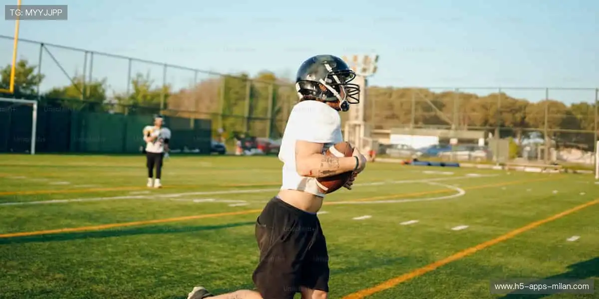 赛场之外，我们与你同在 —— 实时解说，深度分析！🎙️📊