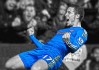 记者席的闪光灯在进球时集体闪烁，描写记者闪光灯的句子