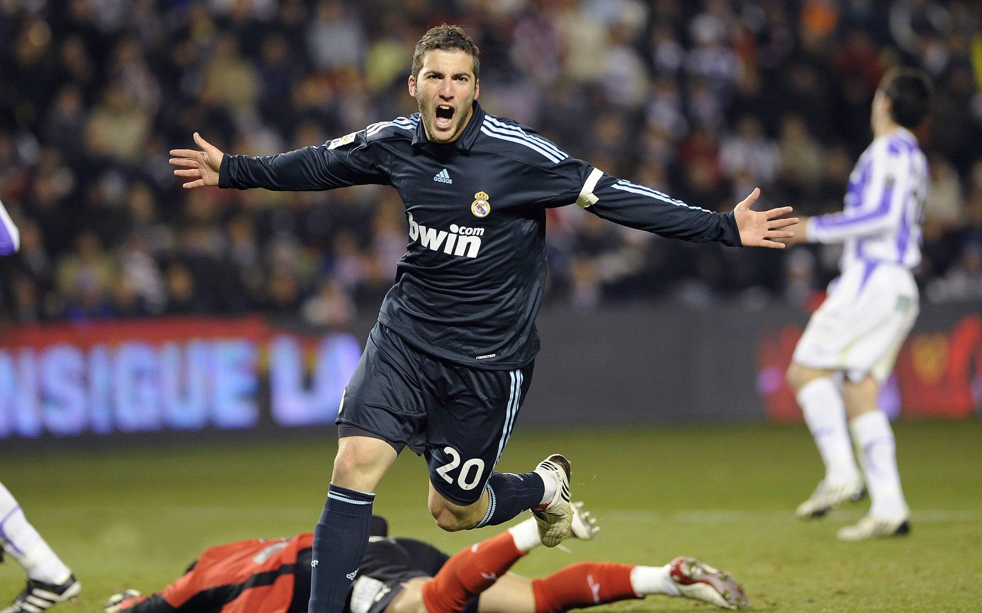 世界杯战火纷飞：最燃比赛场景回顾，世界杯战歌